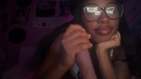 Snapshot of popasprincess chatting on 01-10-25, 03:18 princess online show from 01-10-25, 03:18