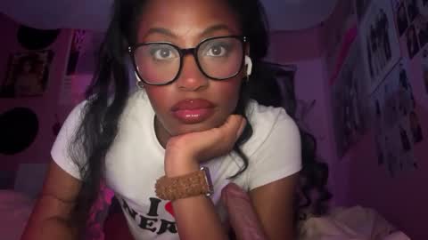 Snapshot of popasprincess chatting on 02-22-25, 04:18 princess online show from 02-22-25, 04:18