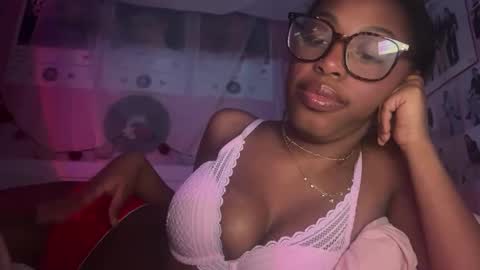 Snapshot of popasprincess chatting on 03-05-25, 03:08 princess online show from 03-05-25, 03:08