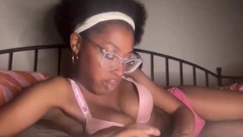 Snapshot of popasprincess chatting on 05-24-26, 02:27 princess online show from 05-24-26, 02:27