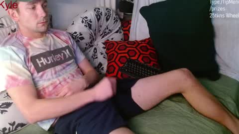 Snapshot of poppunk4life chatting on 01-13-25, 05:12 Kyle online show from 01-13-25, 05:12