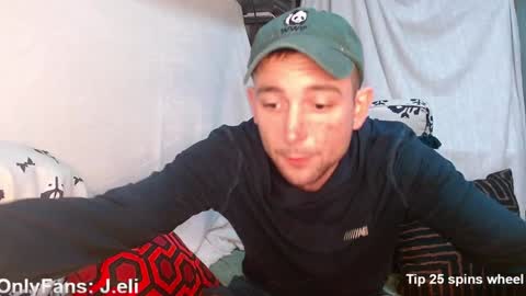 Snapshot of poppunk4life chatting on 01-16-25, 08:25 Kyle online show from 01-16-25, 08:25