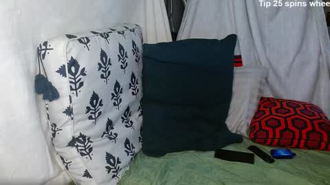 Snapshot of poppunk4life chatting on 01-18-25, 05:41 Kyle online show from 01-18-25, 05:41