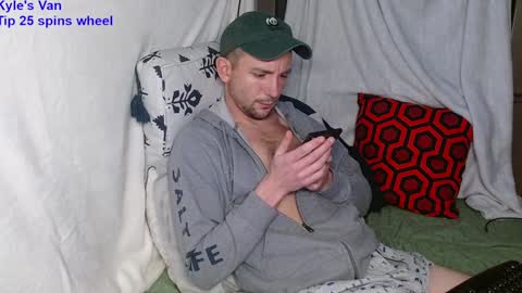 Snapshot of poppunk4life chatting on 01-20-25, 05:15 Kyle online show from 01-20-25, 05:15