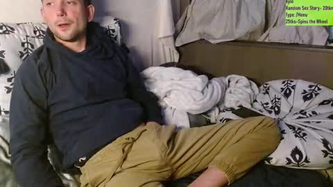 Snapshot of poppunk4life chatting on 03-06-25, 08:52 Kyle online show from 03-06-25, 08:52