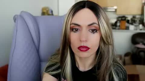 Snapshot of popstarsextape chatting on 01-11-26, 04:23 A cadia online show from 01-11-26, 04:23