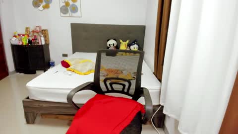Snapshot of porcelendoll69 chatting on 06-20-26, 06:16 kylie online show from 06-20-26, 06:16
