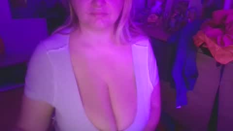 Snapshot of pornbusty chatting on 12-16-25, 06:18 MelissOfficial online show from 12-16-25, 06:18