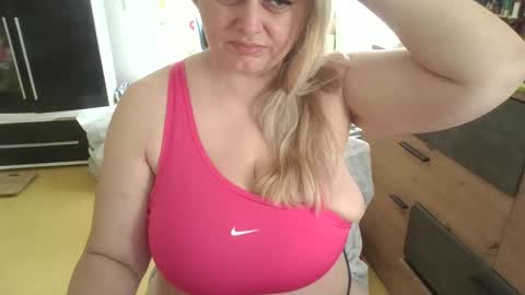 Snapshot of pornbusty chatting on 06-04-26, 07:47 MelissOfficial online show from 06-04-26, 07:47