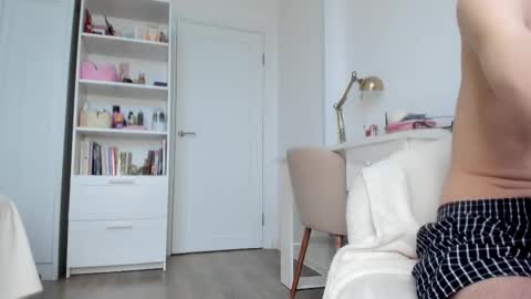 Bella  online show from 12-04-25, 12:14