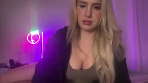 Portia Banks online show from 12-15-25, 04:50