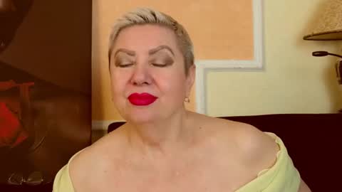 Snapshot of posh_lady chatting on 07-28-26, 08:12 LADY POSH online show from 07-28-26, 08:12