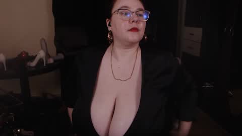 Snapshot of posh_mistress chatting on 12-17-24, 03:06 PoshMistres online show from 12-17-24, 03:06