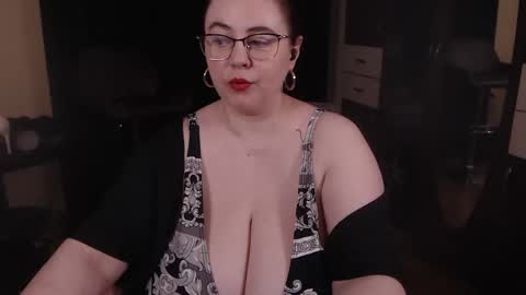 Snapshot of posh_mistress chatting on 01-17-25, 12:42 PoshMistres online show from 01-17-25, 12:42