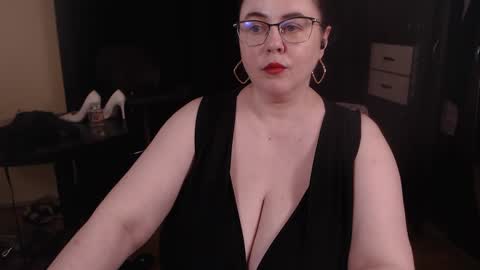 Snapshot of posh_mistress chatting on 03-09-25, 06:28 PoshMistres online show from 03-09-25, 06:28