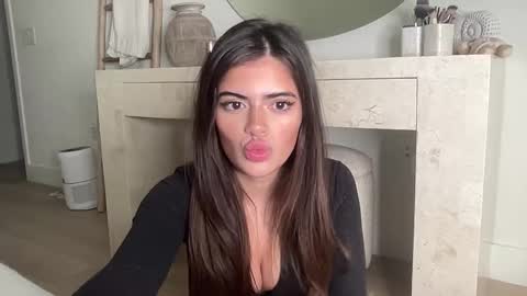 Snapshot of poutyselena chatting on 03-05-26, 02:40 Selena online show from 03-05-26, 02:40