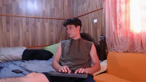 Snapshot of powertwinky chatting on 12-18-24, 07:52 chris independent online show from 12-18-24, 07:52