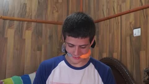 Snapshot of powertwinky chatting on 10-31-25, 04:02 chris independent online show from 10-31-25, 04:02