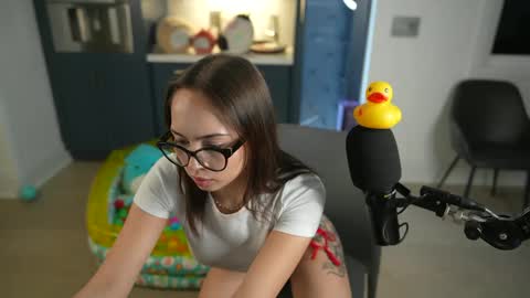 Snapshot of pprincesskyliee chatting on 09-21-25, 04:36 Kylie online show from 09-21-25, 04:36