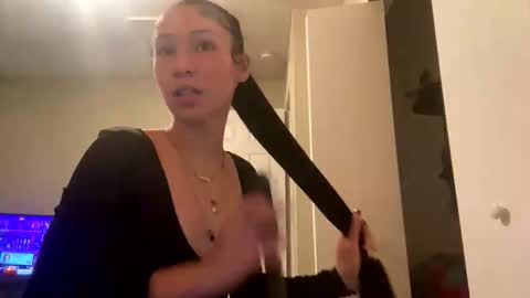 Snapshot of pr3ttynperla chatting on 11-10-25, 10:31 pr3ttynperla online show from 11-10-25, 10:31