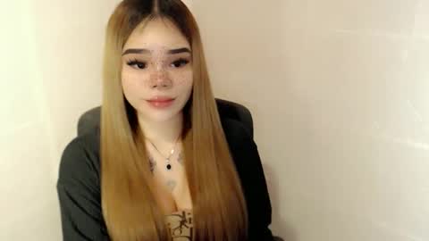 Snapshot of preciousangel69xxx chatting on 04-25-26, 02:58 MAXXINE online show from 04-25-26, 02:58