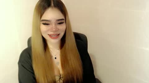 Snapshot of preciousangel69xxx chatting on 04-26-26, 03:04 MAXXINE online show from 04-26-26, 03:04