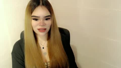Snapshot of preciousangel69xxx chatting on 05-14-26, 04:41 MAXXINE online show from 05-14-26, 04:41