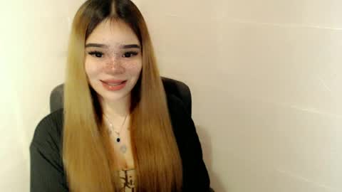 Snapshot of preciousangel69xxx chatting on 05-16-26, 12:04 MAXXINE online show from 05-16-26, 12:04