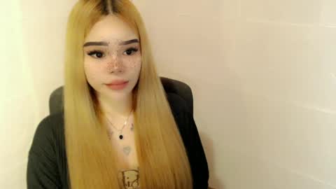 Snapshot of preciousangel69xxx chatting on 06-29-26, 02:51 MAXXINE online show from 06-29-26, 02:51