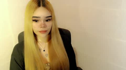 Snapshot of preciousangel69xxx chatting on 07-12-26, 12:01 MAXXINE online show from 07-12-26, 12:01