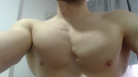 Snapshot of preettyboyx chatting on 12-09-24, 08:01 JUAN online show from 12-09-24, 08:01