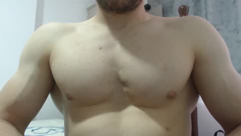 Snapshot of preettyboyx chatting on 02-01-25, 03:28 JUAN online show from 02-01-25, 03:28