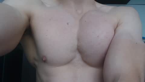 Snapshot of preettyboyx chatting on 09-08-25, 08:08 JUAN online show from 09-08-25, 08:08