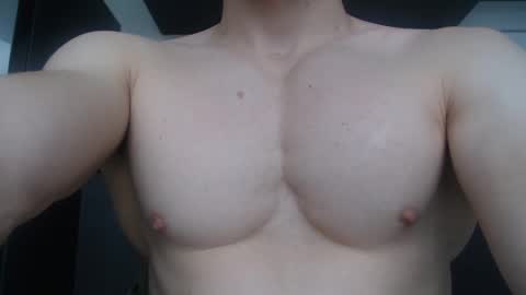 Snapshot of preettyboyx chatting on 09-14-25, 03:33 JUAN online show from 09-14-25, 03:33