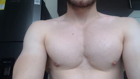 Snapshot of preettyboyx chatting on 09-17-25, 08:32 JUAN online show from 09-17-25, 08:32