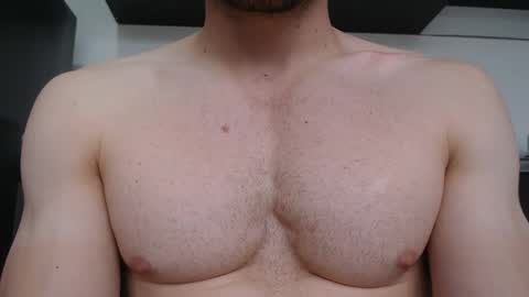 Snapshot of preettyboyx chatting on 09-22-25, 08:33 JUAN online show from 09-22-25, 08:33