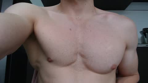 Snapshot of preettyboyx chatting on 09-26-25, 07:40 JUAN online show from 09-26-25, 07:40