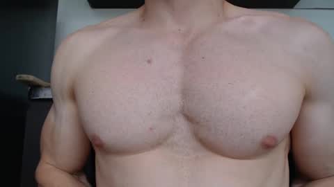 Snapshot of preettyboyx chatting on 10-02-25, 07:43 JUAN online show from 10-02-25, 07:43