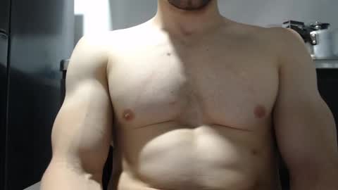 Snapshot of preettyboyx chatting on 10-04-25, 03:59 JUAN online show from 10-04-25, 03:59
