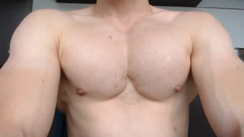 Snapshot of preettyboyx chatting on 10-07-25, 04:26 JUAN online show from 10-07-25, 04:26