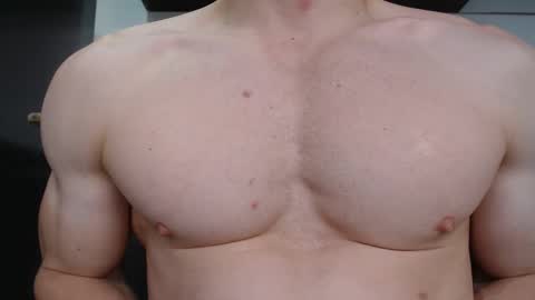 Snapshot of preettyboyx chatting on 10-08-25, 11:30 JUAN online show from 10-08-25, 11:30