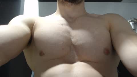 Snapshot of preettyboyx chatting on 10-12-25, 05:06 JUAN online show from 10-12-25, 05:06