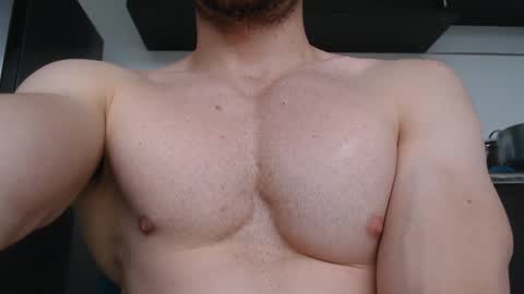 Snapshot of preettyboyx chatting on 10-12-25, 08:30 JUAN online show from 10-12-25, 08:30
