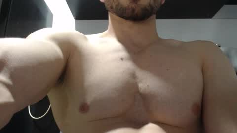 Snapshot of preettyboyx chatting on 10-18-25, 07:42 JUAN online show from 10-18-25, 07:42