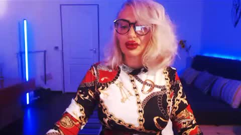 Snapshot of preggyhotmommy chatting on 12-11-24, 08:28 Victoria online show from 12-11-24, 08:28