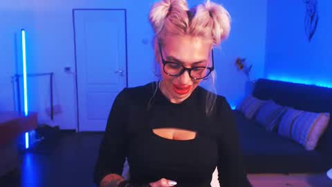 Snapshot of preggyhotmommy chatting on 12-24-24, 09:11 Victoria online show from 12-24-24, 09:11