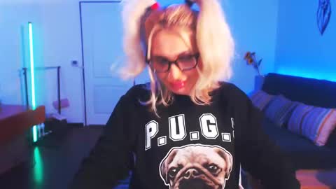 Snapshot of preggyhotmommy chatting on 01-02-25, 09:50 Victoria online show from 01-02-25, 09:50