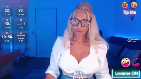 Snapshot of preggyhotmommy chatting on 09-13-25, 07:24 Victoria online show from 09-13-25, 07:24