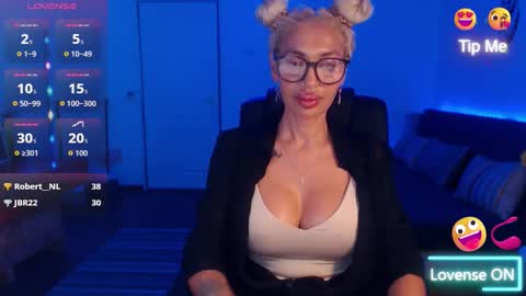 Snapshot of preggyhotmommy chatting on 09-19-25, 08:42 Victoria online show from 09-19-25, 08:42