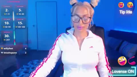 Snapshot of preggyhotmommy chatting on 11-15-25, 08:49 Victoria online show from 11-15-25, 08:49